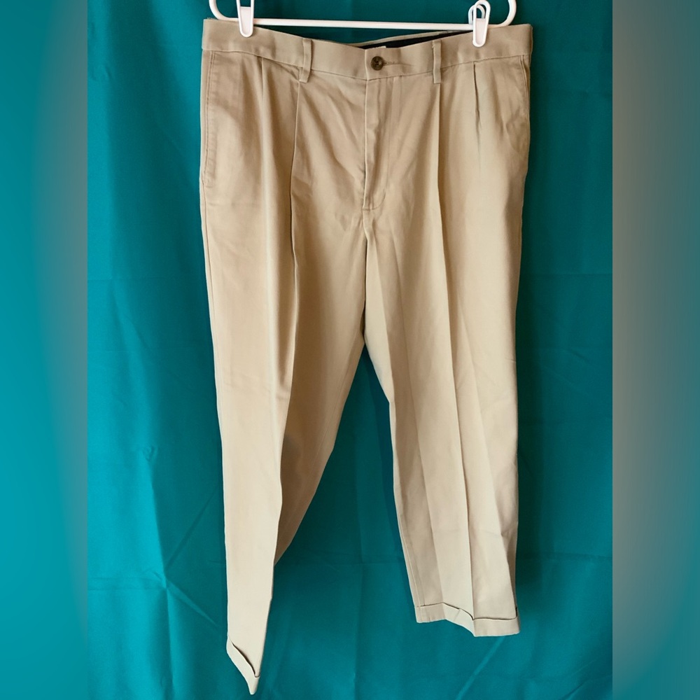 DOCKERS, MEN’S RELAXED FIT KHAKIS, MEN’S size W36 L31 EUC